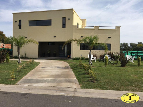 2863ro-casa En Venta En Barrio Los Robles, Haras Santa María