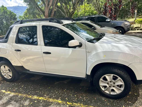 Duster Oroch 2017, 4x2 Muy Buen Estado