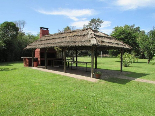 Venta Quinta 4 Ambientes Pileta Quincho Arboleda