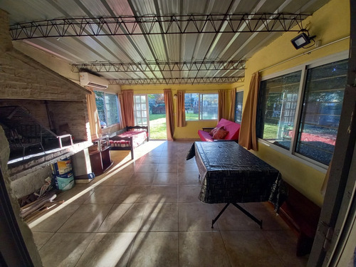 Casa Con Hermoso Terreno Próximo A La Playa