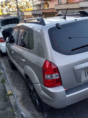 Imagem 2 de 9 de Hyundai Tucson 2010 2.0 Gls 4x2 Aut. 5p