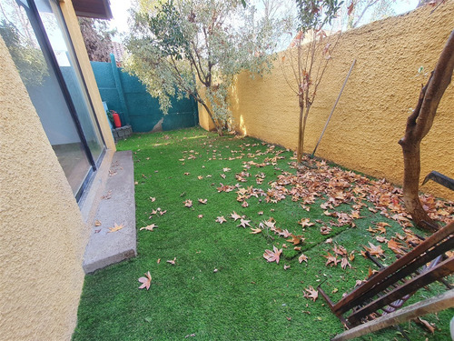 Casa En Arriendo De 5 Dorm. En Huechuraba En Condominio