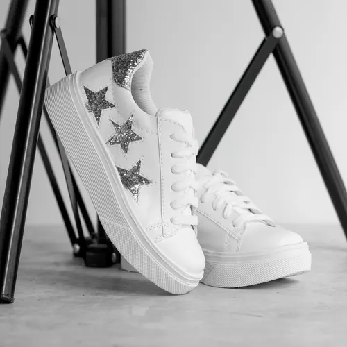 Zapatillas Con Estrellas Laterales Brillo Blanco