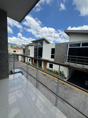 Townhouse En Naguanagua Sector Manantial Res. Naiguata (ch)