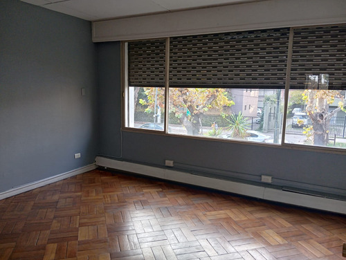 Gran Casa Comercial En El Mejor Sector De Ñuñoa