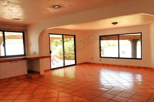 En Renta Casa De 1 Nivel En Zona Norte De Cuernavaca Privada, Jardín, Sótano Y Espacio Extra