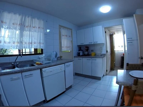 Casa En Venta De 5 Dorm. En Peñalolén
