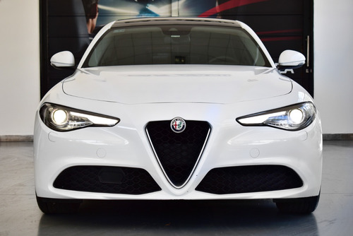 Imagen 2 de 25 de Alfa Romeo Giulia 2.0 200cv 200 Distinctive