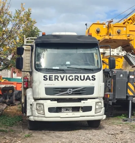 Camión Playo Con Cabina, Marca Volvo, Modelo Vm260 4x2, Nvh7