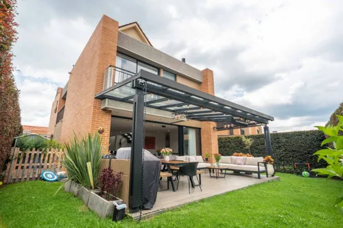 Casa En Venta En El Tejar. Cod V22949