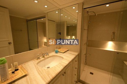 Imagen 20 de 24 de Apartamento En Playa Mansa 3 Dormitorios Alquiler