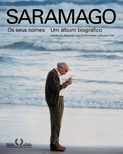 Saramago — Os seus nomes: Um álbum biográfico, de  Schnetzer, Alejandro García/  Viel, Ricardo/ (Capista) Loureiro, Raul. Editora Schwarcz SA, capa mole em português, 2022