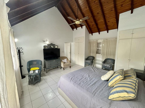 Casa De 4 Dorm. Muy Luminosa, Instalada Y Con Muebles