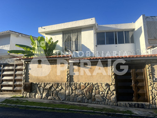 Casa En Venta La Trinidad/ 275m2/ 3hb+1hs- 3b+1bs- 3pe