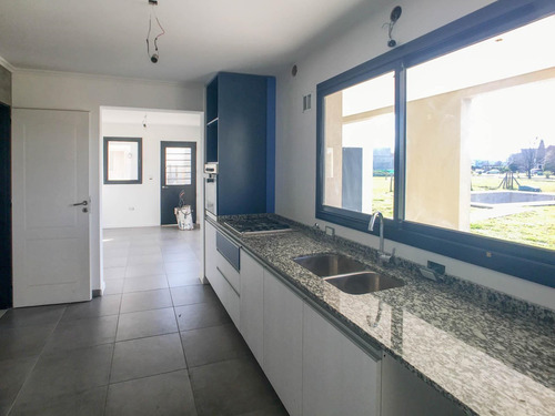 Casa En Venta Ubicado En Haras Santa Maria, Escobar, G.b.a. Zona Norte
