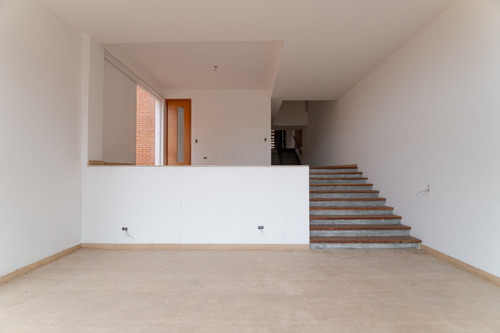 Se Vende Nuevo/obra Gris Th 600m2 - 4h+1s+4b+1s+4p - Alto Hatillo - Rg