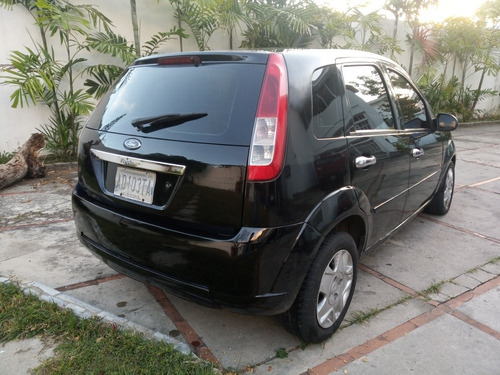 Ford Fiesta Max
