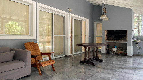 Casa En Venta - 5 Dormitorios 4 Baños - Pinamar