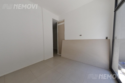 Venta Local Con Patio Parque Saavedra