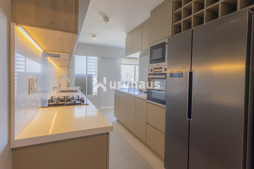Venta Apartamento Tres Dormitorios Playa Mansa Primera Linea Edificio Coral Tower