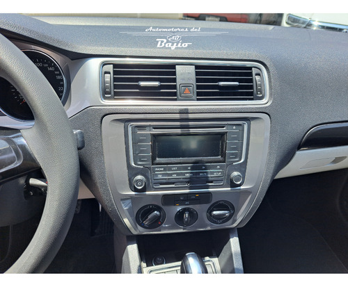 Volkswagen Jetta 2.0 L4 At
