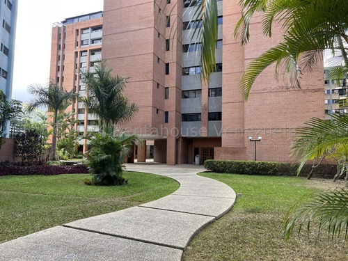 Apartamento En Venta En Urb. Las Esmeraldas, Caracas. 24-22052 Yf