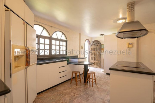 Casa En Venta Con Amplias Áreas Verdes Con Piscina Colinas De Carrizal, Carrizal Altos Mirandinos