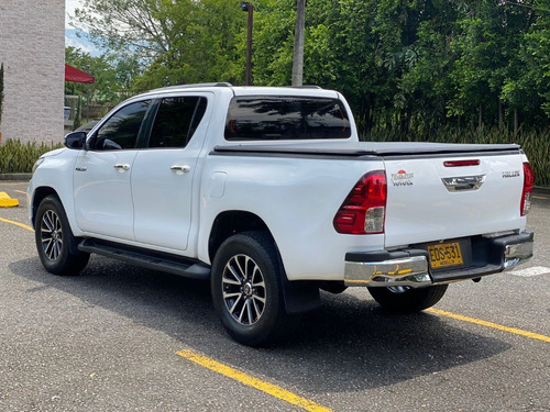 Imagen 5 de 24 de Toyota Hilux 2.4 Td Mt 4x4