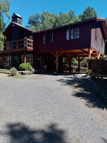 Propiedad Urbana En Pucon De 950 M2, Con 3 Casas, Bodega