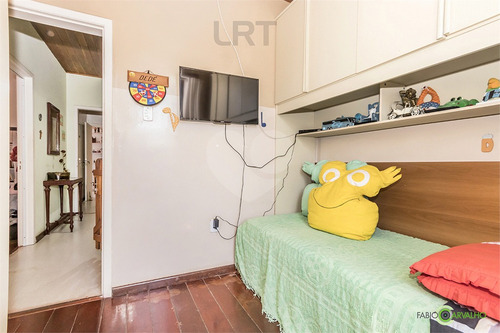 Imagem 19 de 30 de Vende Maravilhosa Casa, Três Quartos, Suíte, 5 Vagas De Garagem E Churrasqueira. - Reo617332