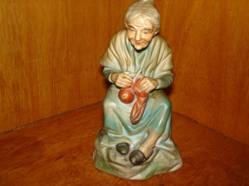 Figura Capodimonte Abuela Tejiendo Buen Estado