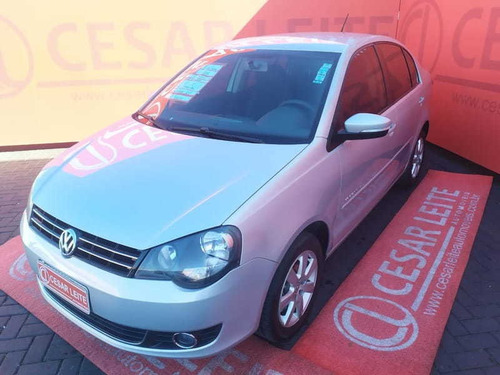 Imagem 3 de 15 de Volkswagen Polo Sedan 2.0 Comfor