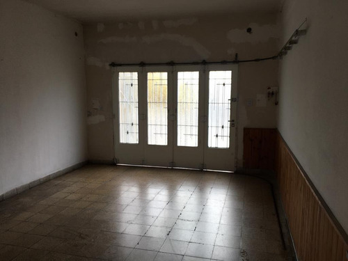 Imagen 3 de 16 de Casa De 2 Dormitorios En Venta Con Cochera Y Parillero - Centro Sur - Zona Sur