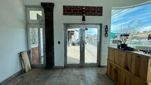 Local En Renta A Pie De Boulevard Euquerio Guerrero 81 M2
