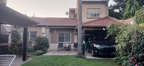Venta Casa 5 Ambientes Con Jardin,quincho Y Cochera Cubierta