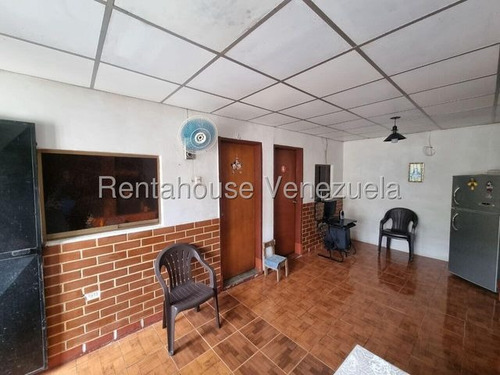 Beliz Vende... Acogedora Casa En La Zona Norte De La Ciudad, Super Amplia Y Comoda Con 4 Habitaciones Y Dos Baños, Ideal Para Iniciar Tu Hogar. #25-22682