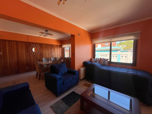 Departamento En Arriendo De 2 Dorm. En Centro De Pto Varas