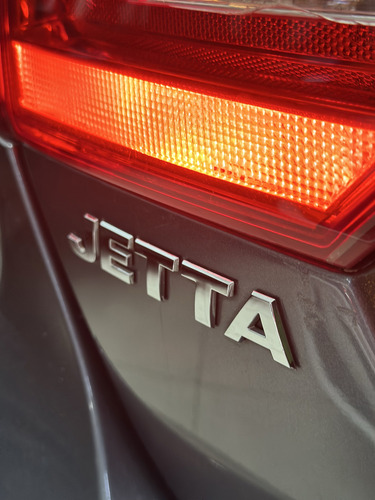 Volkswagen Jetta 2.0 COMFORTLINE FLEX 4P TIPTRONIC