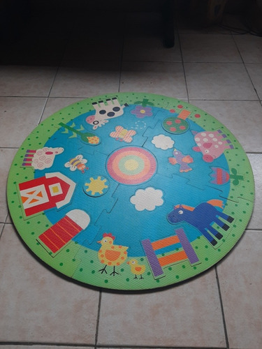 Imagen 2 de 2 de Alfombra De Foami Redonda En Buen Estado