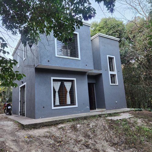 Hermosa Casa De 3 Dormitorios Ubicada En Un Entorno Natural