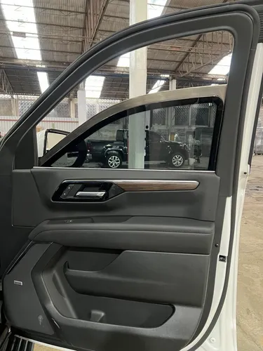 Chevrolet Suburban 6.2 High Country 4X4 At