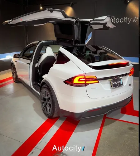 Tesla Model X 2023