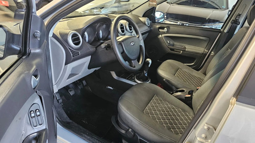 Ford Fiesta 1.0 MPI SEDAN 8V FLEX 4P MANUAL