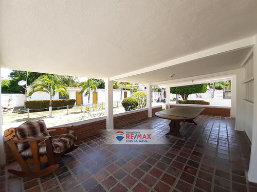 En Venta Amplia Y Acogedora Casa Tipo Campestre Con Piscina Y Areas Verdes, El Tuque.