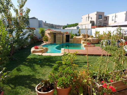 Casa Mediterránea En Condominio ,con Amplio Patio Privado