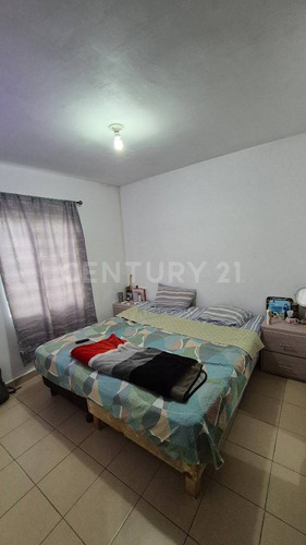 Casa En Venta En Col. Fuentes De Santa Lucia En Apodaca