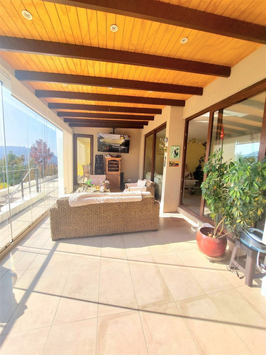 Casa En Venta De 4 Dorm. En Lo Barnechea