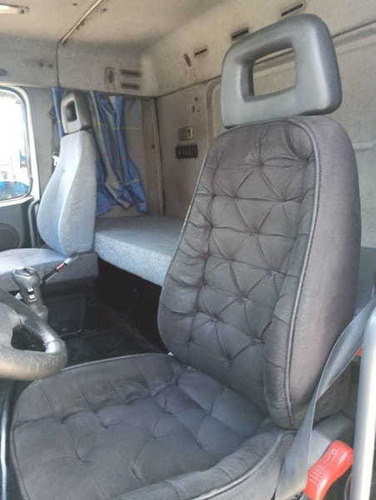 Imagem 13 de 15 de Volvo Nh 12 380 4x2 2003 Toco