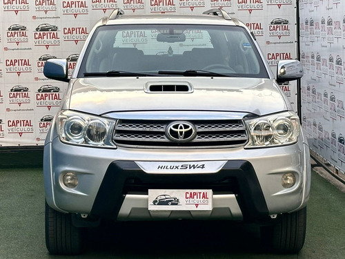 Toyota Hilux SW4 3.0 SRV 4X4 7 LUGARES 16V TURBO INTERCOOLER DIESEL 4P AUTOMÁTICO