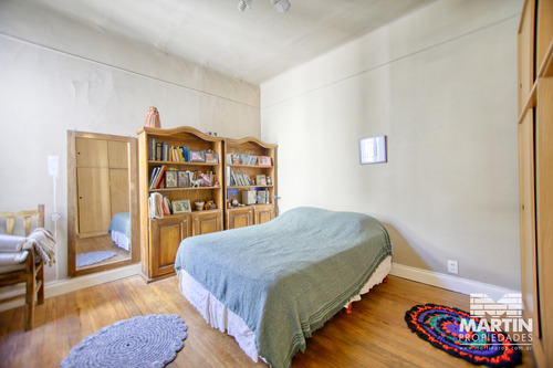 Casa Antigüa Totalmente Reciclada, 4 Ambientes, Depend, Patio. Excelente Ubicación.